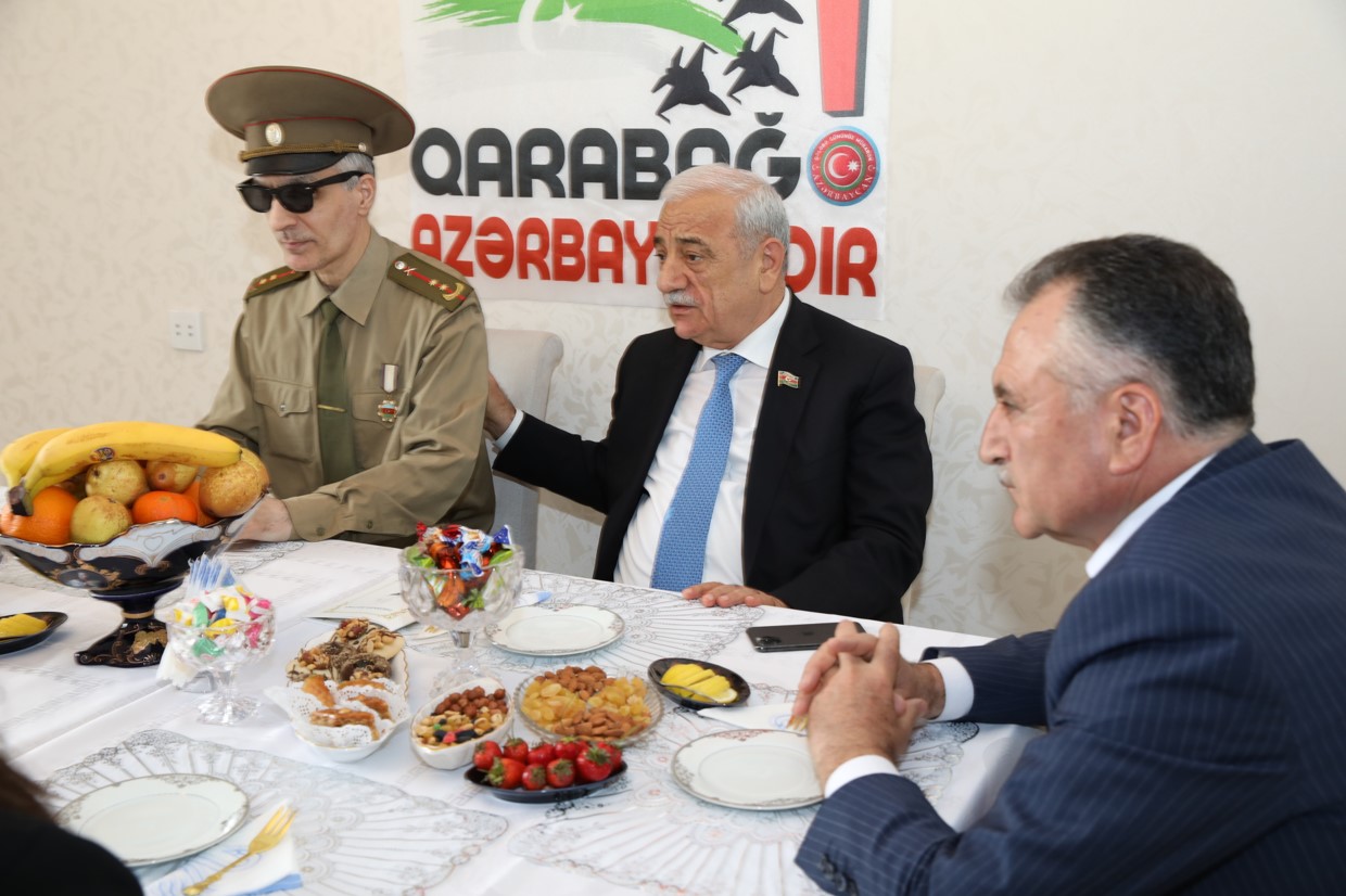 AHİK sədri qazi ailəsini ziyarət edib