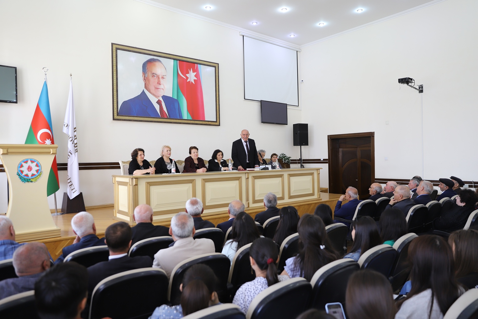Məzunlar 50 ildən sonra bir araya gəldilər - FOTO