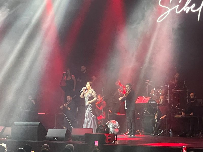 Sibel Canın konsertində şəhidlərimiz anıldı