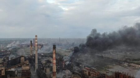 Rusiya “Azovstal”a fosfor bombası ATDI - VİDEO
