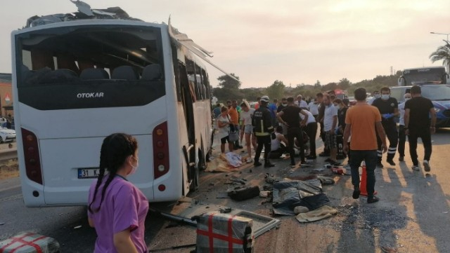Avtobus dərəyə aşdı - Çox sayda ölən var