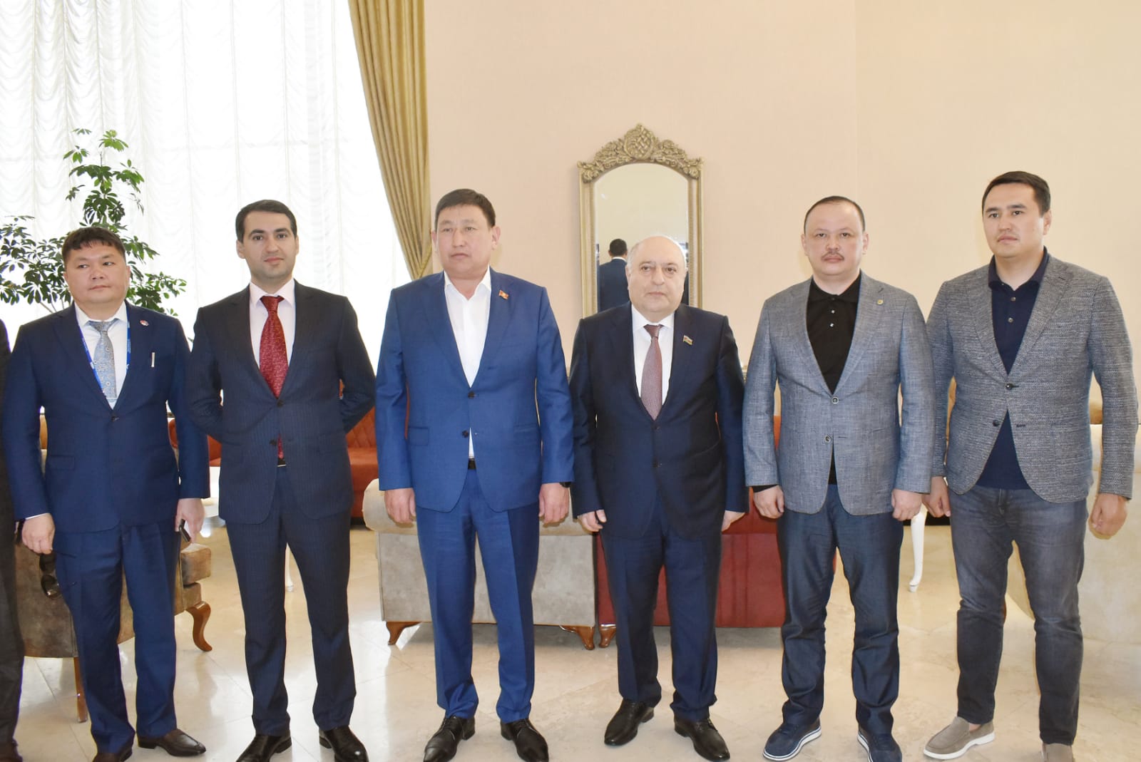 Qırğız parlamentinin sədr müavini Bakıya gəlib