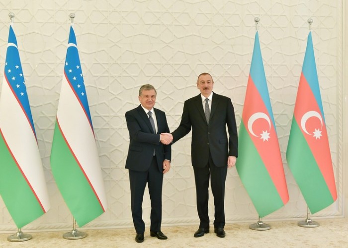Şavkat Mirziyoyev İlham Əliyevi TƏBRİK ETDİ