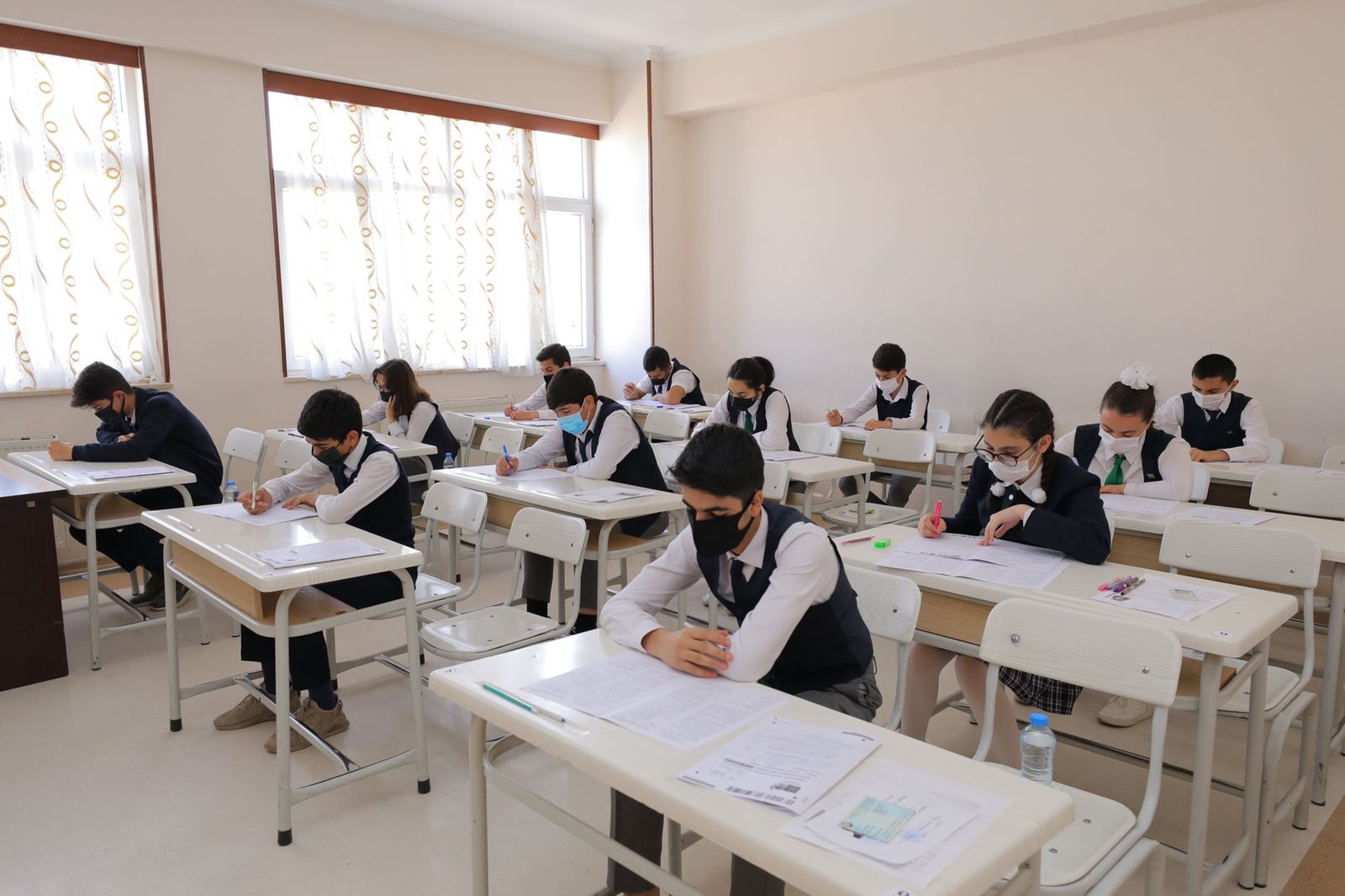 700-ə yaxın şagirdin qiyməti DƏYİŞDİRİLDİ