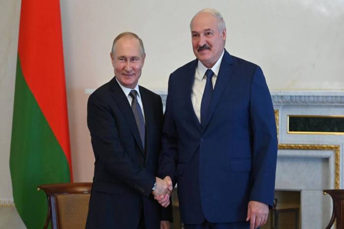 Putin Lukaşenko ilə görüşdü