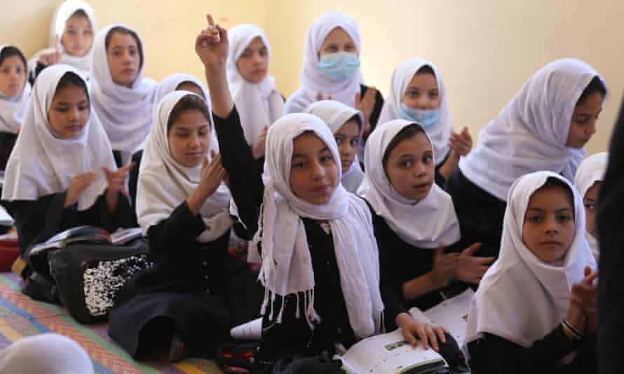 Taliban qızların tam təhsil almasına icazə verəcək