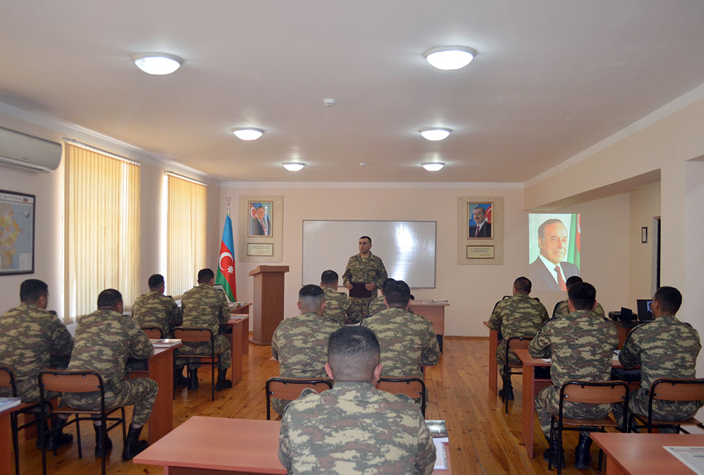 Nümunəvi ictimai-siyasi hazırlıq dərsləri keçirilib