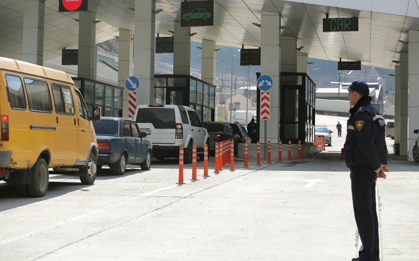 Rusiya Gürcüstanla quru sərhədini açdı