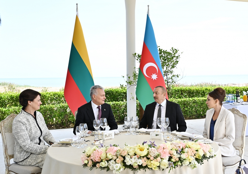 Bakıda Litva prezidentinə və xanımına ziyafət verildi - FOTO