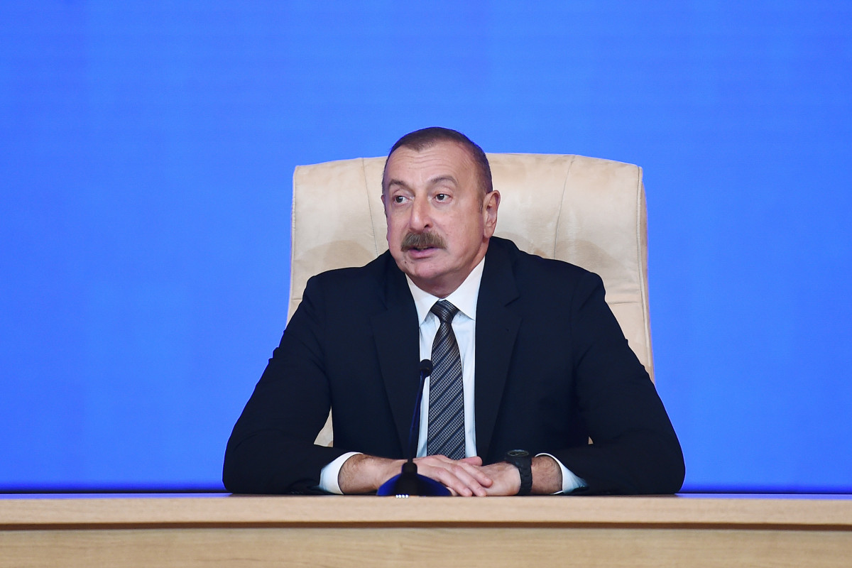 “Biz donora çevrilmişik, özümüz kredit ayırırıq” - Prezident