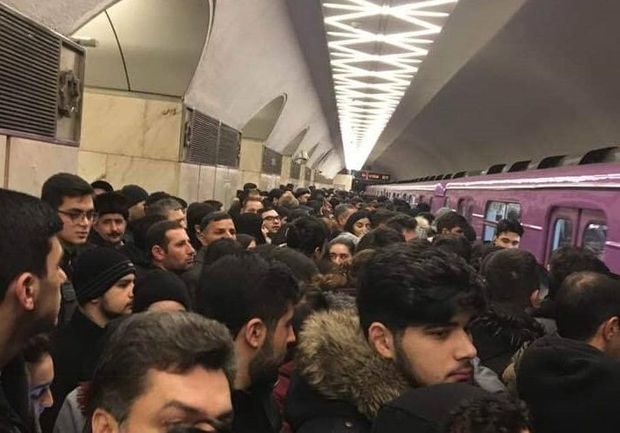 Metroda PROBLEM - Sərnişinlər 