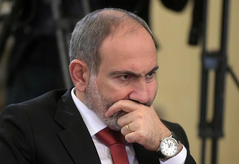 Paşinyan siqaret alverinə başladı