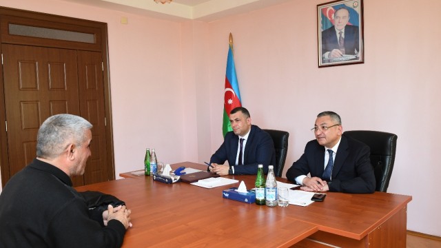 Rövşən Rzayev vətəndaşları qəbul etdi - FOTO
