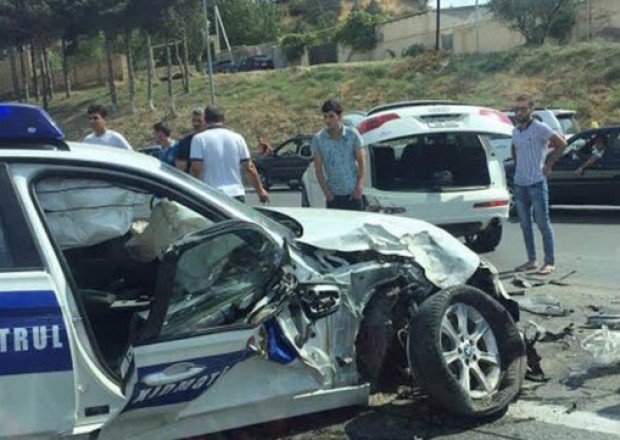 Avtomobilini qəsdən DYP maşınına vurub qəza törətdi
