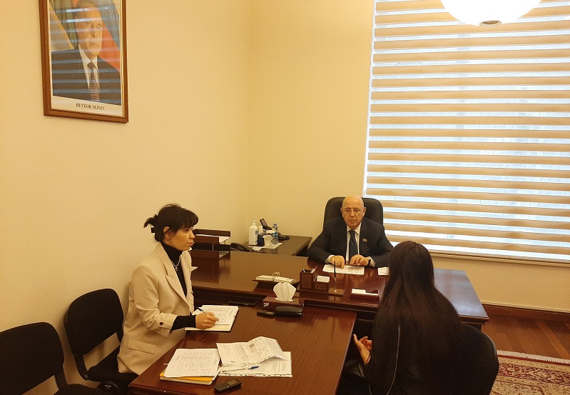 Əhliman Əmiraslanov vətəndaşları qəbul edib