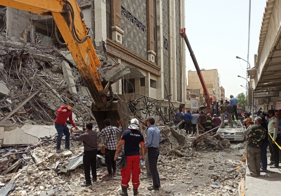 İranda çökən binada ölənlərin sayı artdı