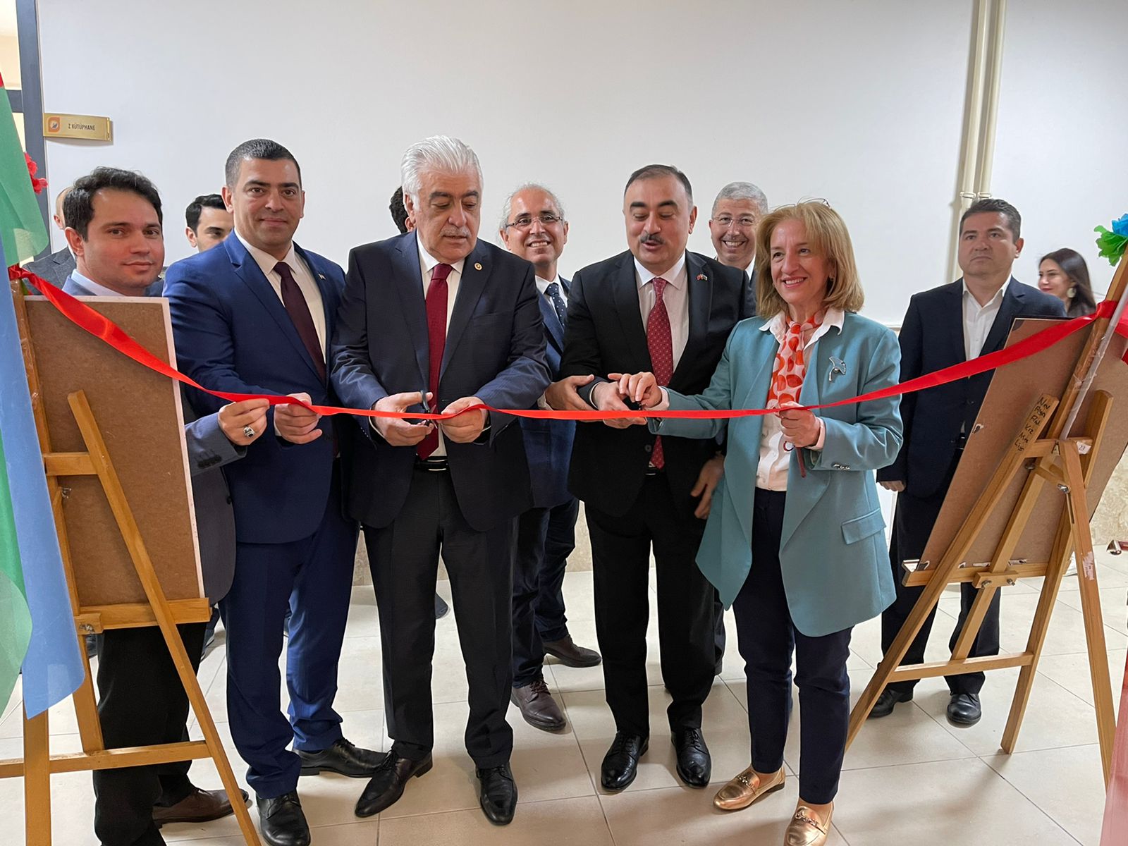 Rəsulzadə adına liseydə Azərbaycan otağı quruldu - FOTOLAR