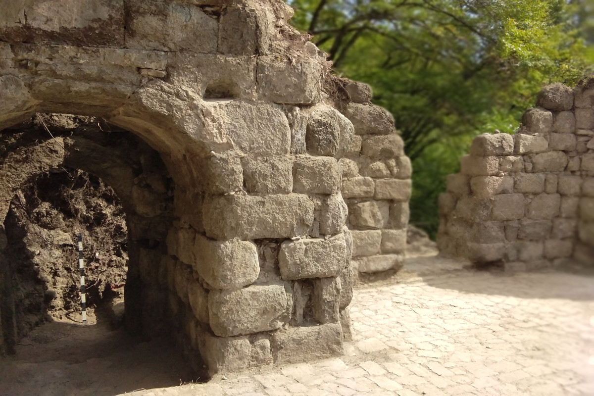 Arxeoloqlar Buğurt qalasında tədqiqat aparır - FOTO