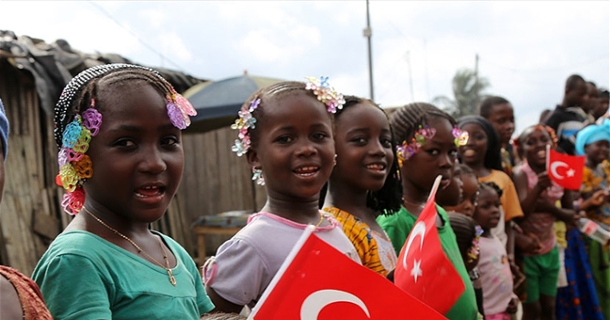 Azərbaycan Afrikada qızların təhsil almasına kömək edir