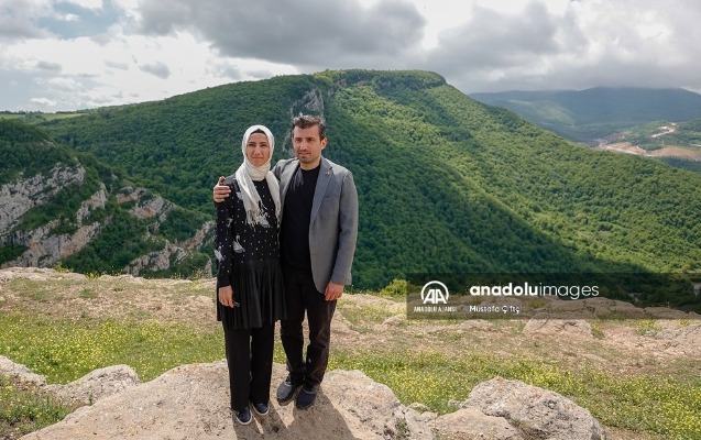 Bayraktar xanımı ilə Cıdır düzündə - FOTOLAR