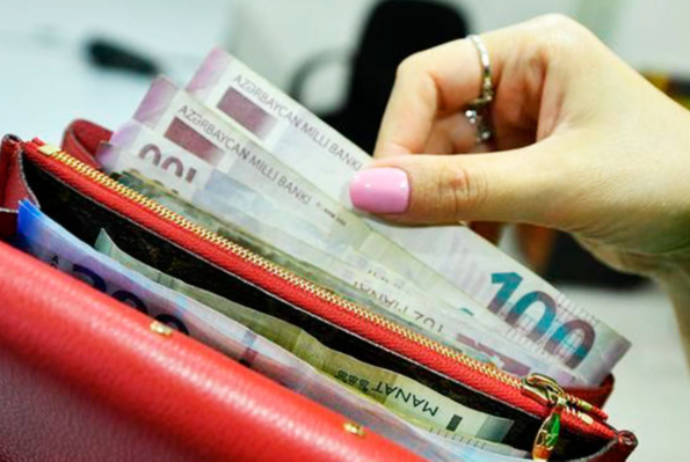 Paytaxt sakinləri 4 ayda 8 milyarda yaxın pul XƏRCLƏYİB