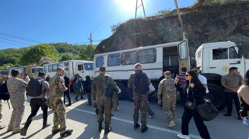 Xarici diplomatlar Kəlbəcərə getdilər