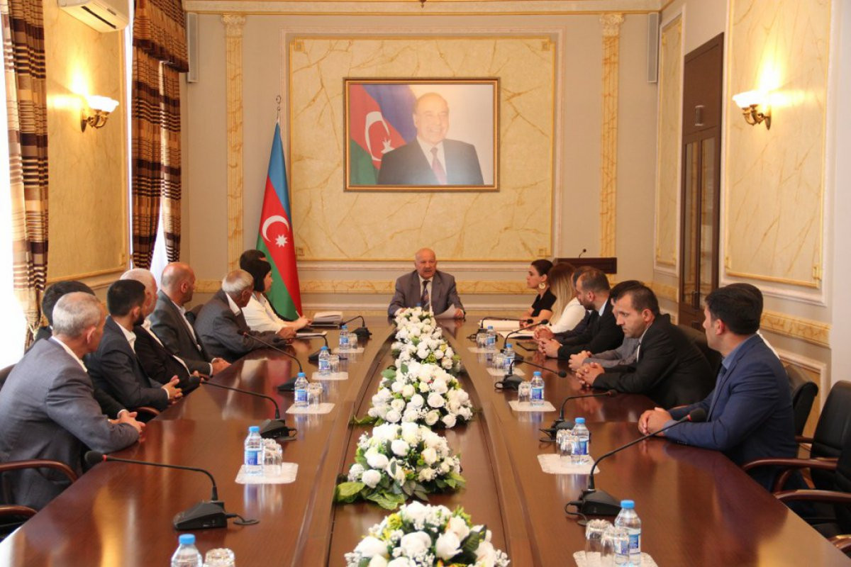12 dini icma rəhbərinə qeydiyyat şəhadətnaməsi verildi