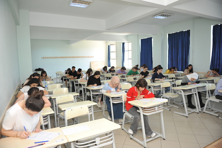 BMU-da yaz semestrinin imtahan sessiyası başlayıb - FOTO