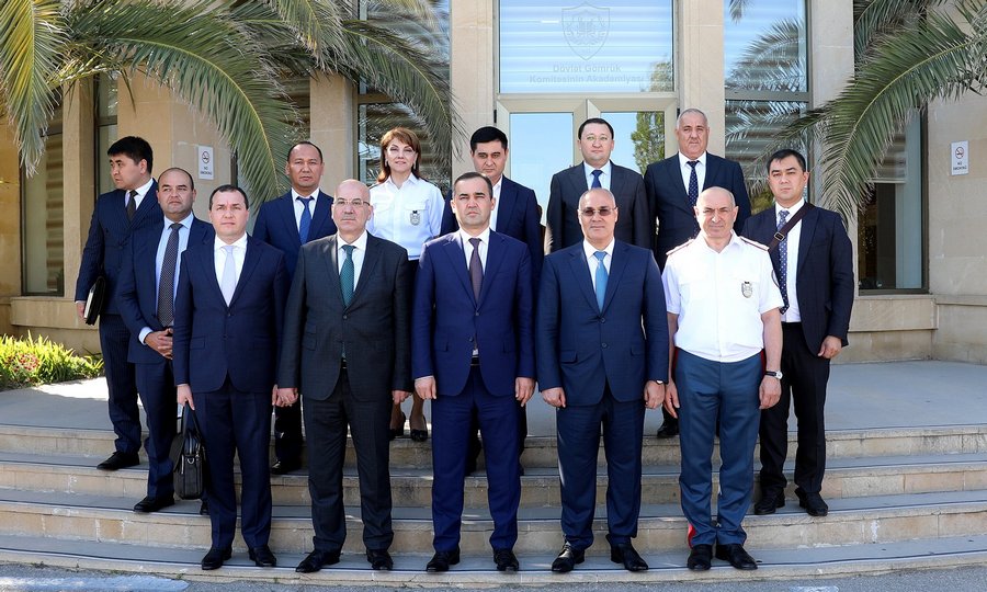 Akademiyada Özbəkistan gömrükçülərilə görüş