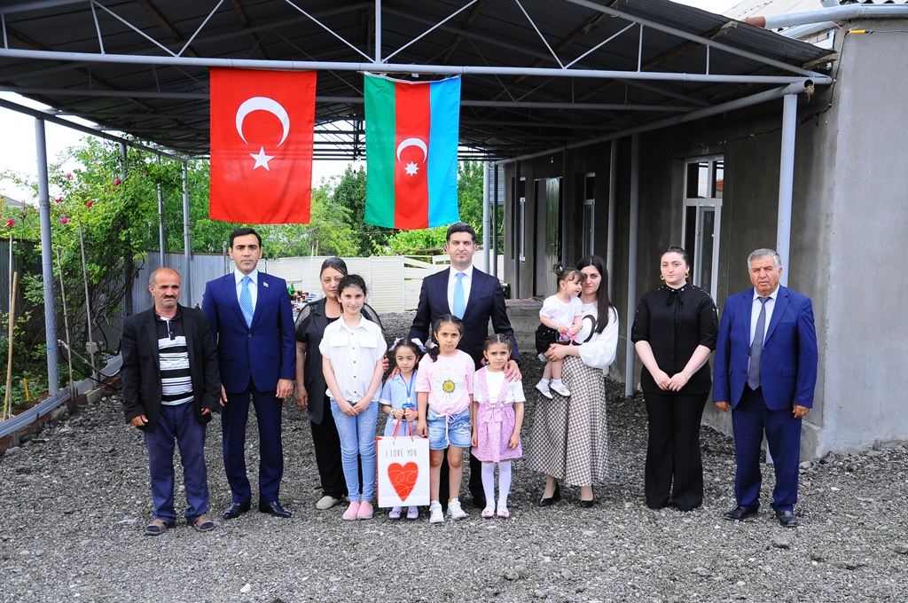 İcra başçısı və deputat şəhid övladlarını təbrik edib