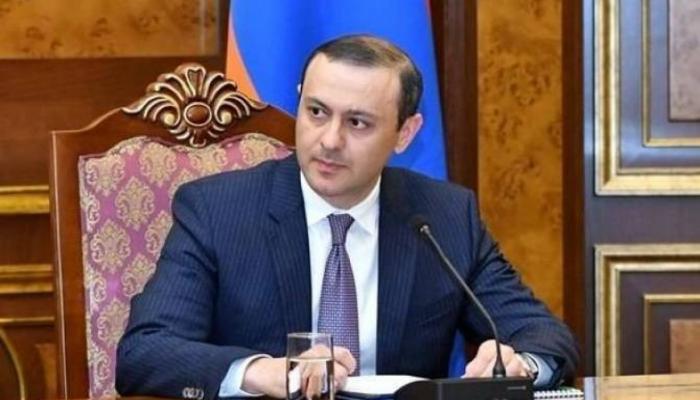 Qriqoryan Klaarla Azərbaycanla münasibətləri müzakirə etdi