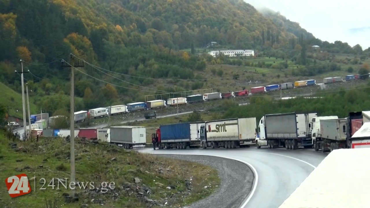 Minlərlə yük maşını Gürcüstan sərhədində qaldı