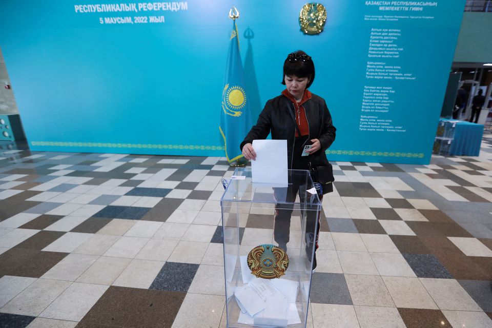 Qazaxıstanda referendum - Seçicilərin neçə faizi səs verib?