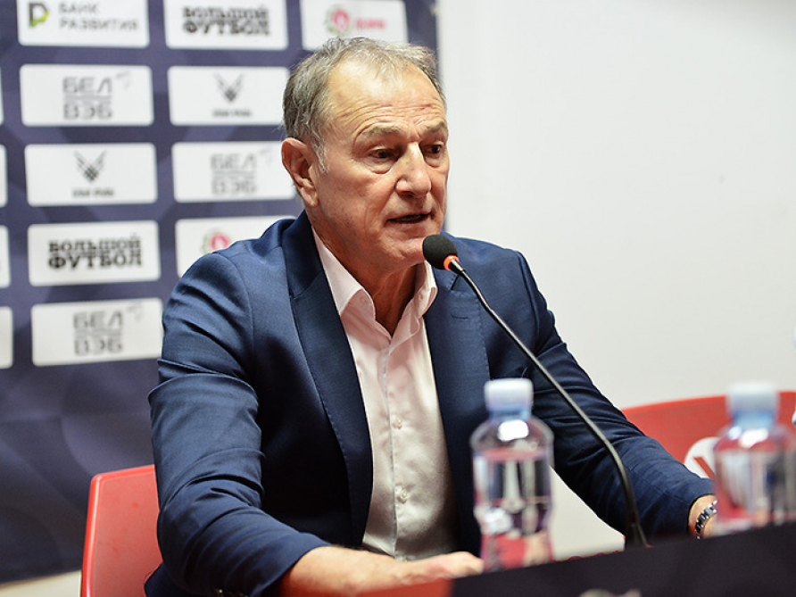 “İrəliləyiş var, topu hara gəldi vurmuruq” - De Byazi