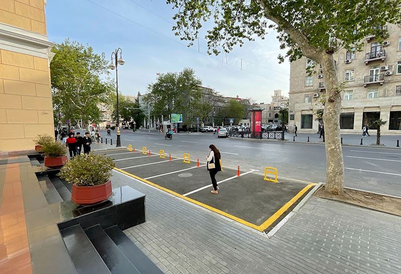 Qanunsuz parkinqə görə bələdiyyə sədri CƏZALANDIRILDI