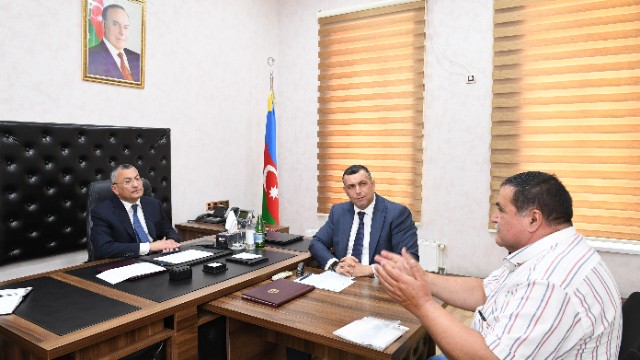 Rövşən Rzayev vətəndaşları qəbul etdi - FOTOLAR