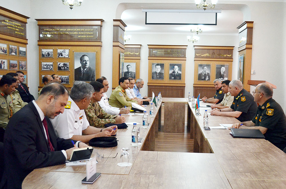 General Pakistan nümayəndələri ilə görüşdü