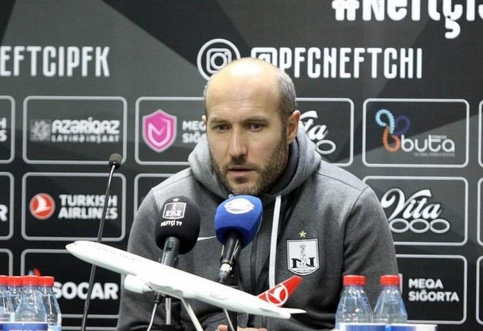 “Neftçi” Samir Abasovu istefaya göndərdi