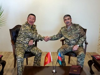 Müdafiə nazirləri İzmirdə danışıqlar apardı