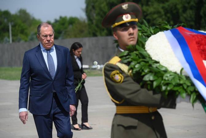 Lavrov qondarma “erməni soyqırımı abidəsi”ni ziyarət etdi
