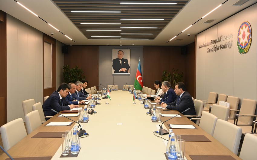 Tacikistanla siyasi məsləhətləşmələr aparıldı