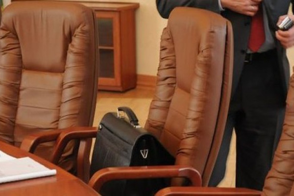 11 məktəbin direktoru işdən çıxarılıb