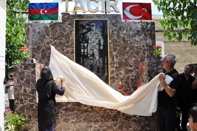 Şəhidinin xatirəsinə inşa edilmiş bulaq kompleksi - FOTO