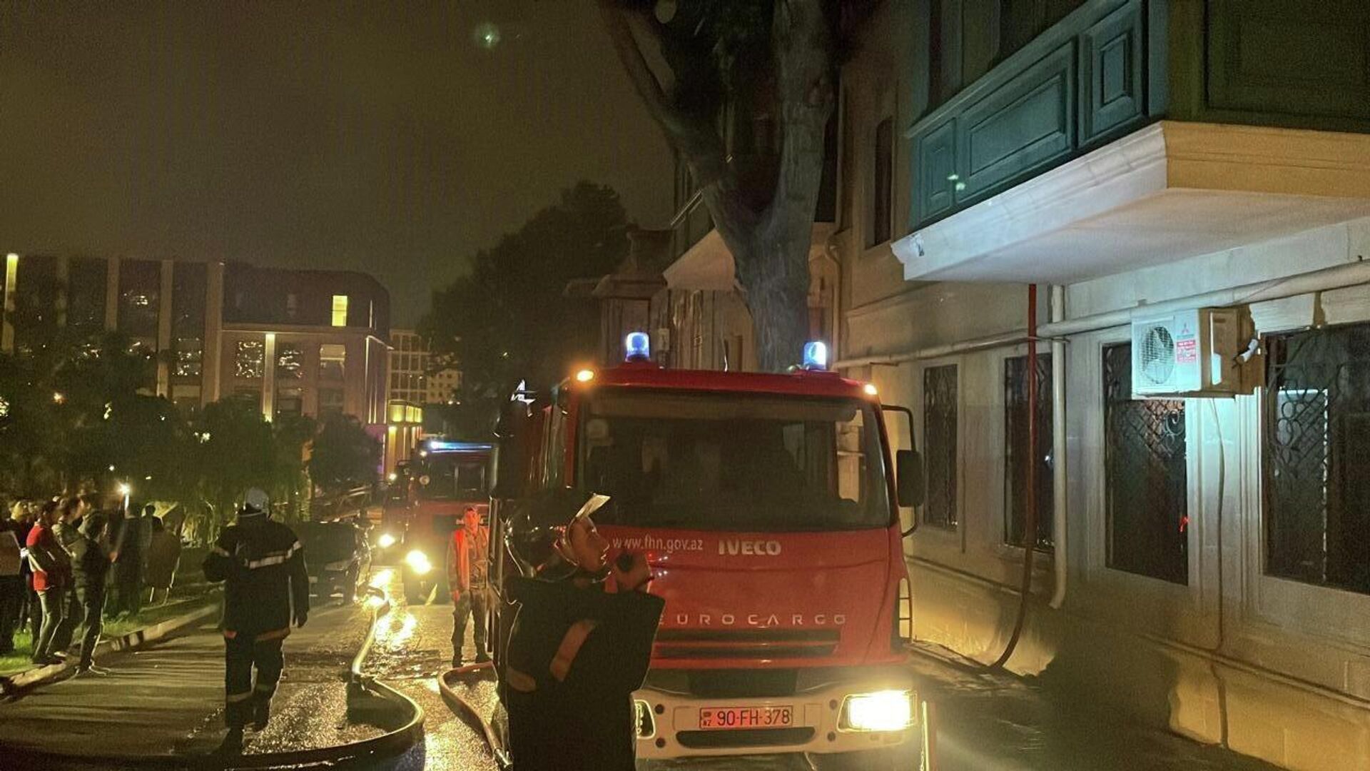 Sumqayıtda çoxmərtəbəli binada yanğın - YENİLƏNİB