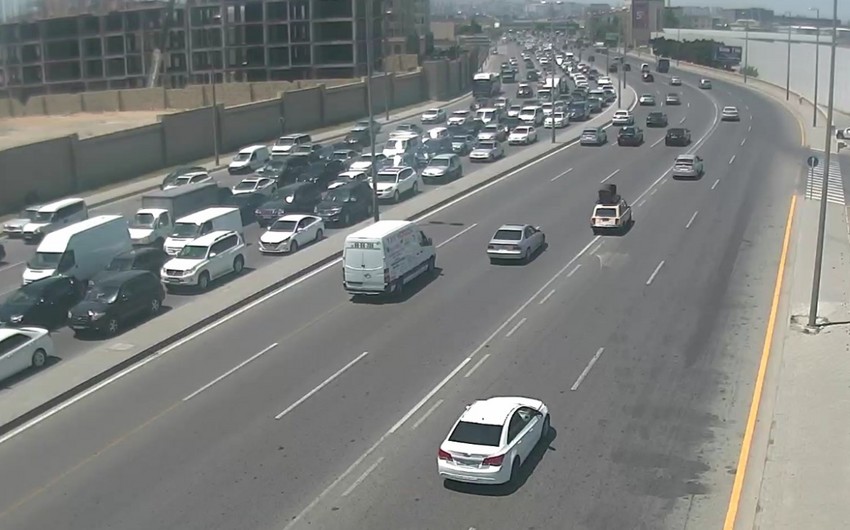 Yol qəzası prospektdə tıxac yaratdı - FOTO