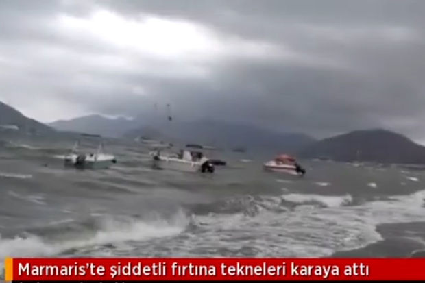 Güclü külək qayıqları sahilə atdı