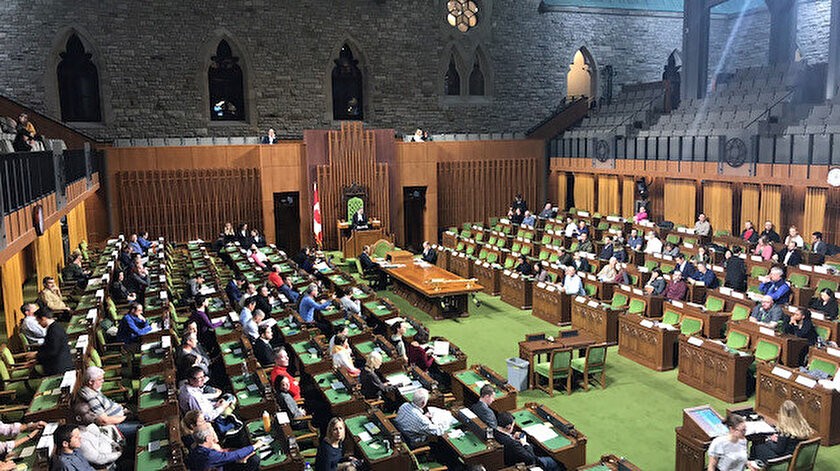 Deputatlar təcili təxliyə edildi - TƏHLÜKƏ