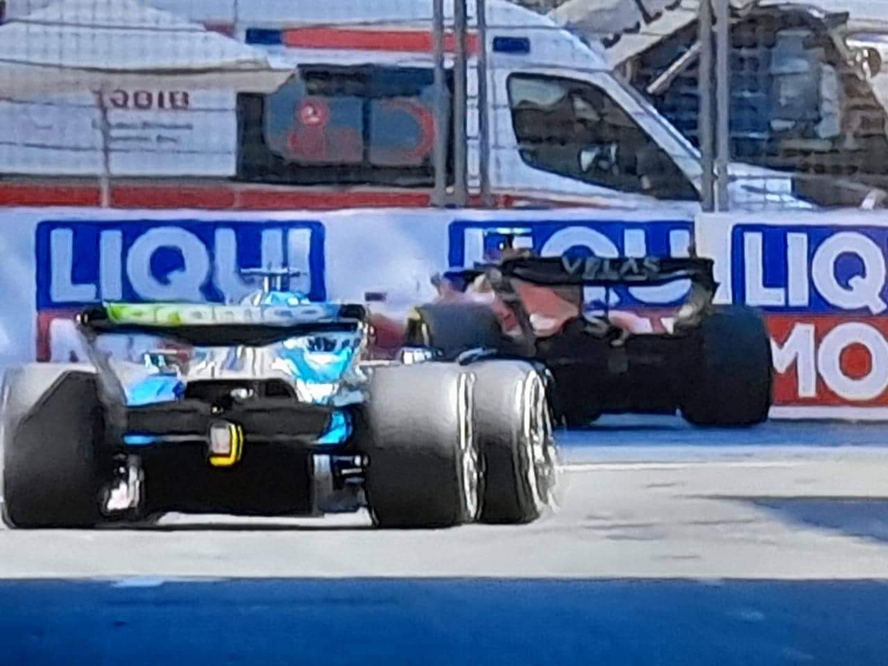 “Ferrari”nin pilotları mübarizəni dayandırdı