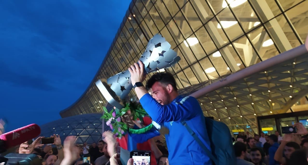 Avropa çempionu olan millimiz Bakıya qayıtdı