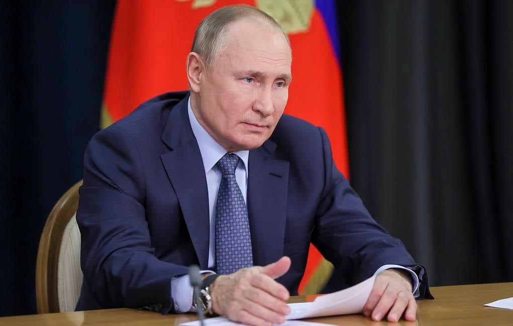Putin qadın məmuru istefaya göndərdi - FOTO